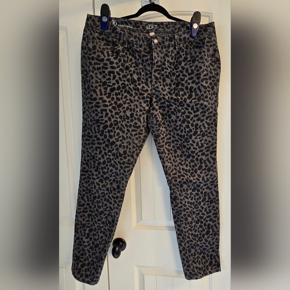 Ann Taylor Loft Modern Skinny Plus Size Grey/Black Animal Print Jeans, size 16W